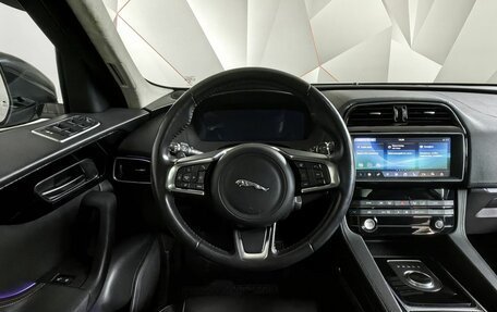 Jaguar F-Pace, 2018 год, 3 000 000 рублей, 11 фотография