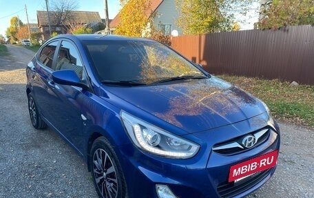 Hyundai Solaris II рестайлинг, 2011 год, 655 000 рублей, 2 фотография