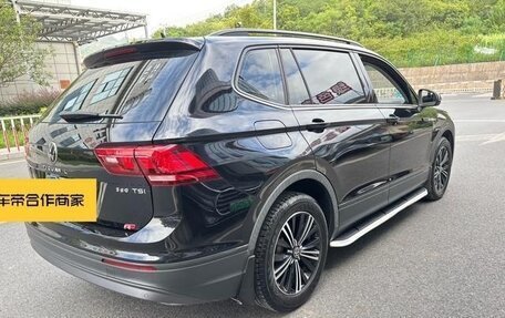Volkswagen Tiguan II, 2021 год, 1 980 000 рублей, 3 фотография