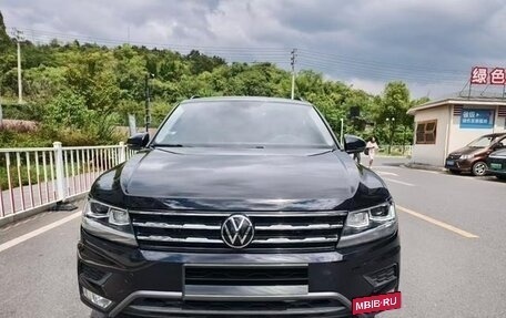 Volkswagen Tiguan II, 2021 год, 1 980 000 рублей, 2 фотография