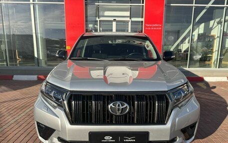 Toyota Land Cruiser Prado 150 рестайлинг 2, 2021 год, 5 190 000 рублей, 2 фотография