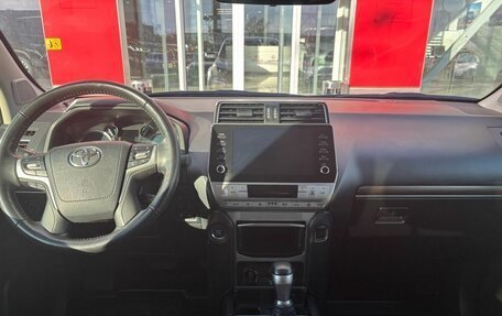 Toyota Land Cruiser Prado 150 рестайлинг 2, 2021 год, 5 190 000 рублей, 9 фотография