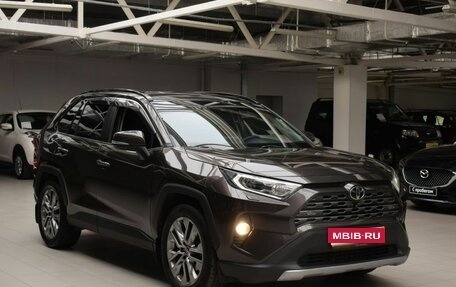 Toyota RAV4, 2020 год, 2 300 000 рублей, 1 фотография