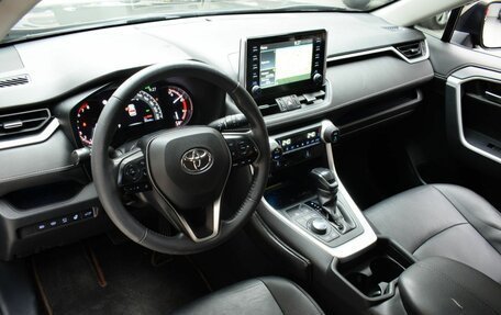 Toyota RAV4, 2020 год, 2 300 000 рублей, 9 фотография