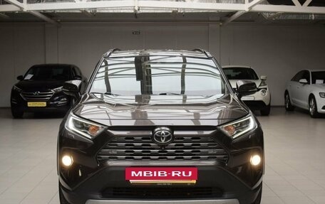 Toyota RAV4, 2020 год, 2 300 000 рублей, 2 фотография