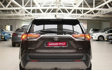 Toyota RAV4, 2020 год, 2 300 000 рублей, 6 фотография