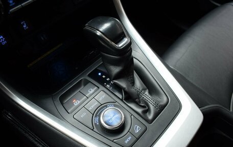 Toyota RAV4, 2020 год, 2 300 000 рублей, 15 фотография