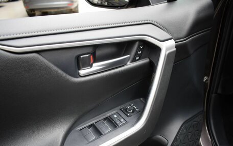 Toyota RAV4, 2020 год, 2 300 000 рублей, 16 фотография