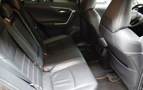 Toyota RAV4, 2020 год, 2 300 000 рублей, 19 фотография