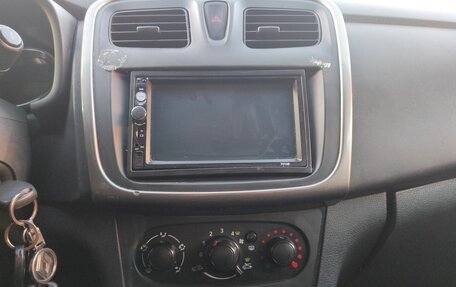 Renault Logan II, 2015 год, 370 000 рублей, 12 фотография