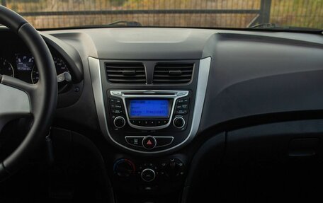 Hyundai Solaris II рестайлинг, 2012 год, 825 000 рублей, 26 фотография