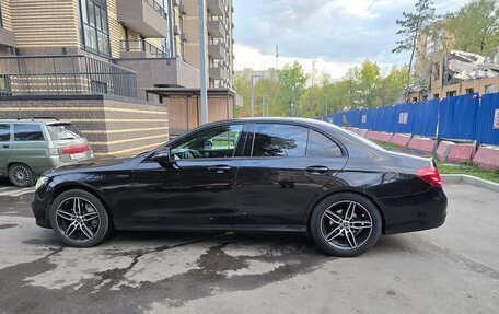 Mercedes-Benz E-Класс, 2018 год, 2 300 000 рублей, 3 фотография