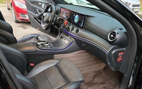 Mercedes-Benz E-Класс, 2018 год, 2 300 000 рублей, 13 фотография