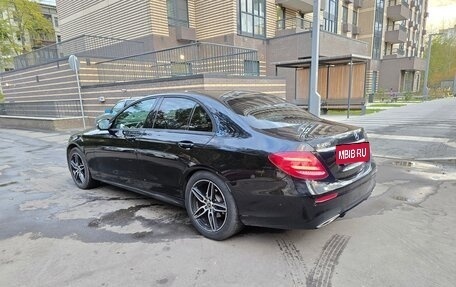 Mercedes-Benz E-Класс, 2018 год, 2 300 000 рублей, 4 фотография
