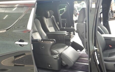 Toyota Alphard III, 2022 год, 4 400 001 рублей, 14 фотография