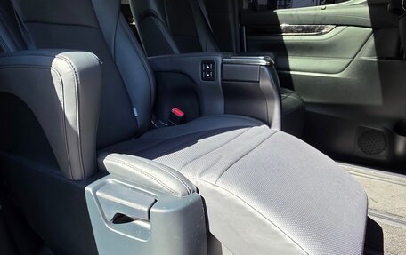 Toyota Alphard III, 2020 год, 5 800 000 рублей, 28 фотография