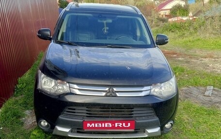 Mitsubishi Outlander III рестайлинг 3, 2014 год, 1 300 000 рублей, 1 фотография