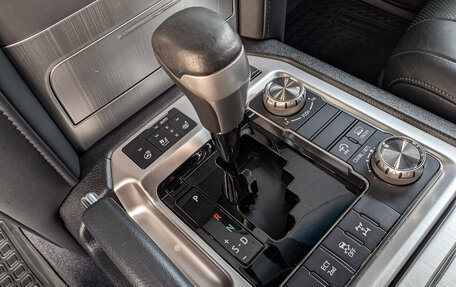 Toyota Land Cruiser 200, 2016 год, 6 200 000 рублей, 21 фотография