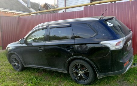 Mitsubishi Outlander III рестайлинг 3, 2014 год, 1 300 000 рублей, 7 фотография