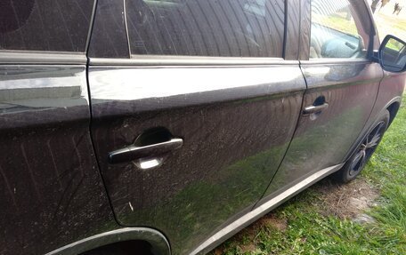 Mitsubishi Outlander III рестайлинг 3, 2014 год, 1 300 000 рублей, 3 фотография