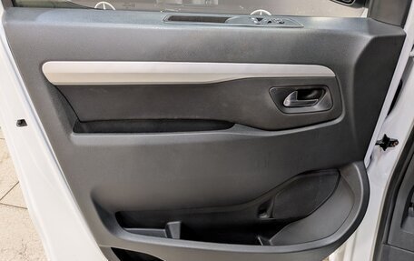 Peugeot Traveller I, 2022 год, 2 925 000 рублей, 25 фотография