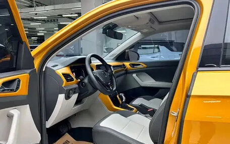 Volkswagen T-Cross I, 2022 год, 2 199 999 рублей, 8 фотография