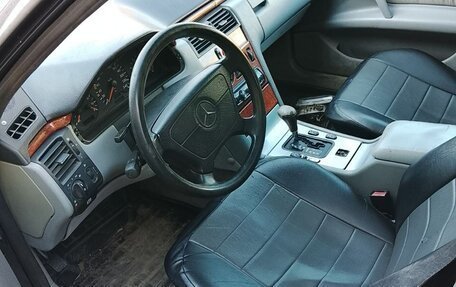 Mercedes-Benz E-Класс, 1996 год, 400 000 рублей, 10 фотография