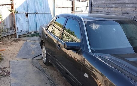Mercedes-Benz E-Класс, 1996 год, 400 000 рублей, 5 фотография