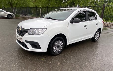 Renault Logan II, 2018 год, 650 000 рублей, 2 фотография