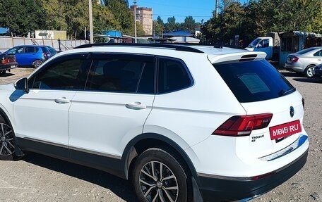 Volkswagen Tiguan II, 2019 год, 2 400 000 рублей, 2 фотография