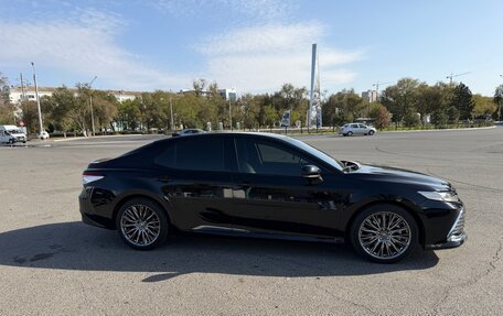 Toyota Camry, 2018 год, 3 300 000 рублей, 1 фотография