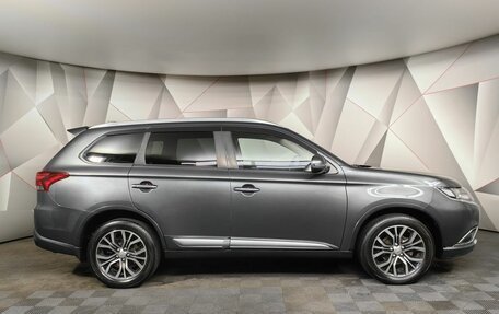 Mitsubishi Outlander III рестайлинг 3, 2018 год, 1 993 000 рублей, 6 фотография