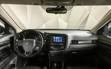 Mitsubishi Outlander III рестайлинг 3, 2018 год, 1 993 000 рублей, 10 фотография