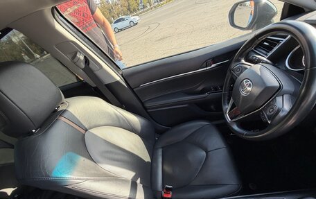 Toyota Camry, 2018 год, 3 300 000 рублей, 9 фотография