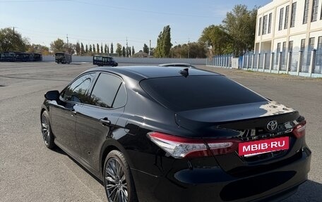 Toyota Camry, 2018 год, 3 300 000 рублей, 4 фотография