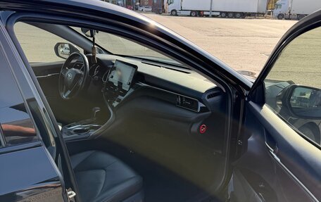 Toyota Camry, 2018 год, 3 300 000 рублей, 18 фотография
