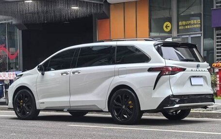 Toyota Sienna, 2022 год, 4 742 000 рублей, 6 фотография