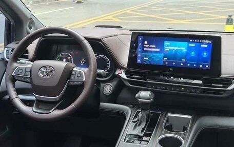 Toyota Sienna, 2022 год, 4 742 000 рублей, 27 фотография