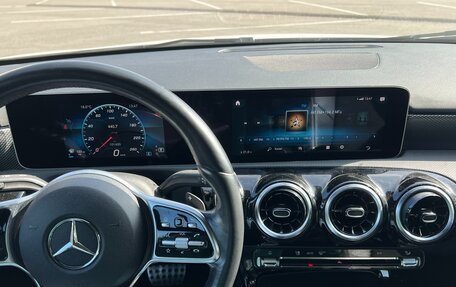 Mercedes-Benz A-Класс, 2019 год, 1 950 000 рублей, 6 фотография