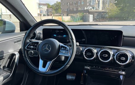 Mercedes-Benz A-Класс, 2019 год, 1 950 000 рублей, 10 фотография