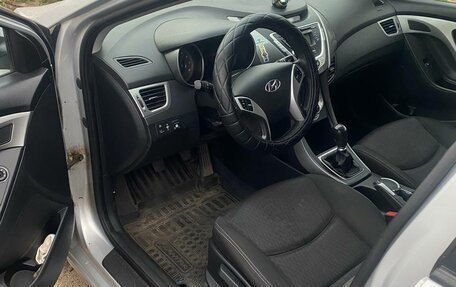Hyundai Elantra V, 2011 год, 850 000 рублей, 4 фотография