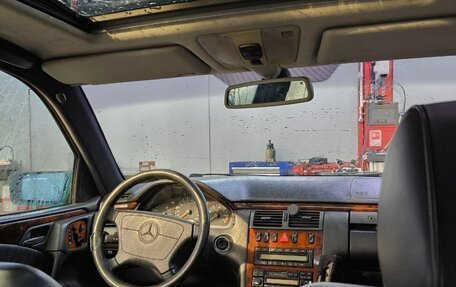 Mercedes-Benz E-Класс, 1998 год, 770 000 рублей, 3 фотография