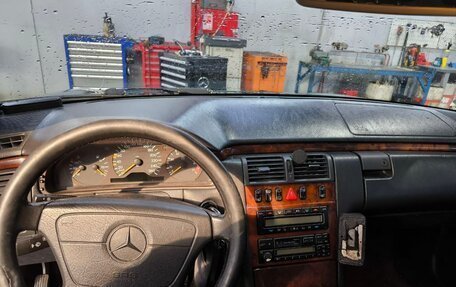 Mercedes-Benz E-Класс, 1998 год, 770 000 рублей, 16 фотография
