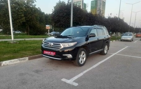 Toyota Highlander III, 2013 год, 1 800 000 рублей, 1 фотография
