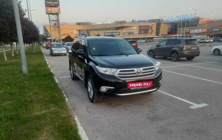 Toyota Highlander III, 2013 год, 1 800 000 рублей, 3 фотография