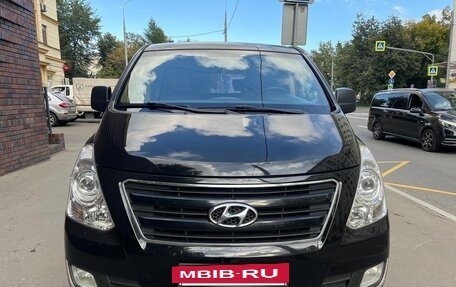 Hyundai Grand Starex Grand Starex I рестайлинг 2, 2016 год, 2 850 000 рублей, 2 фотография