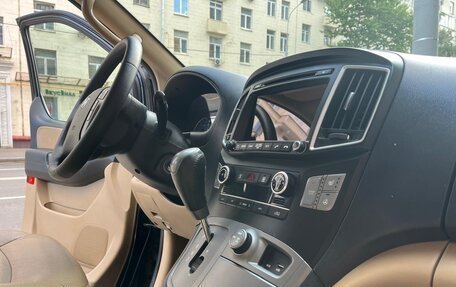 Hyundai Grand Starex Grand Starex I рестайлинг 2, 2016 год, 2 850 000 рублей, 14 фотография