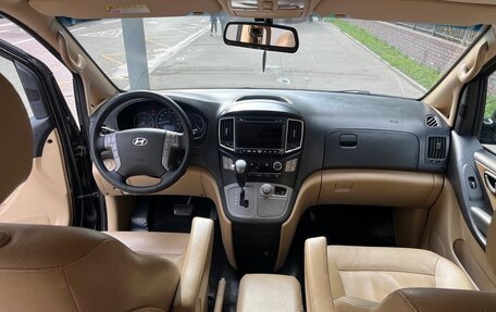 Hyundai Grand Starex Grand Starex I рестайлинг 2, 2016 год, 2 850 000 рублей, 17 фотография