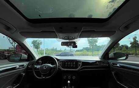 Volkswagen T-Roc I, 2021 год, 1 830 000 рублей, 8 фотография