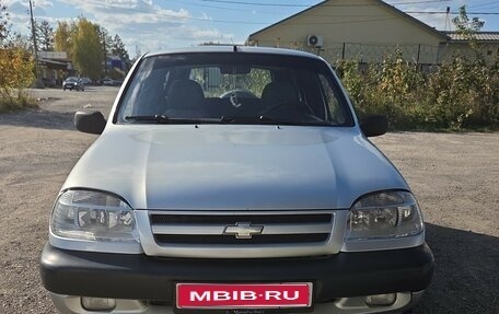 Chevrolet Niva I рестайлинг, 2004 год, 260 000 рублей, 1 фотография